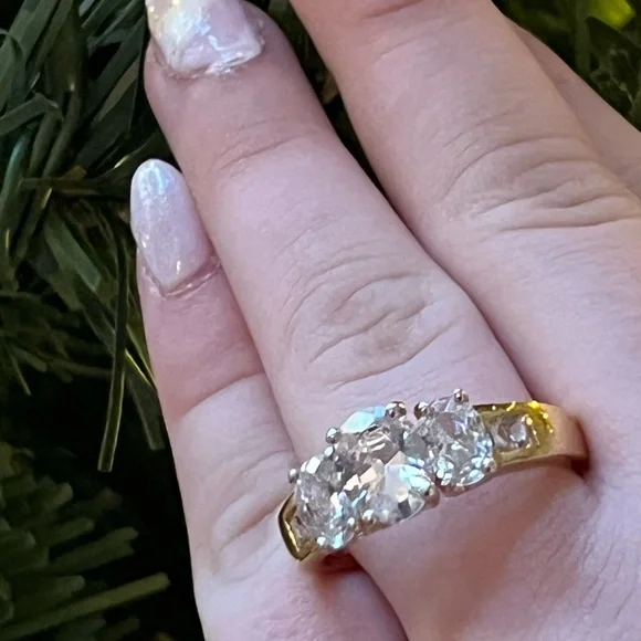 Leave Your Diamonds in the Vault Box Large 3 Stone Engagement Canadian Ring - Picture 6 of 9